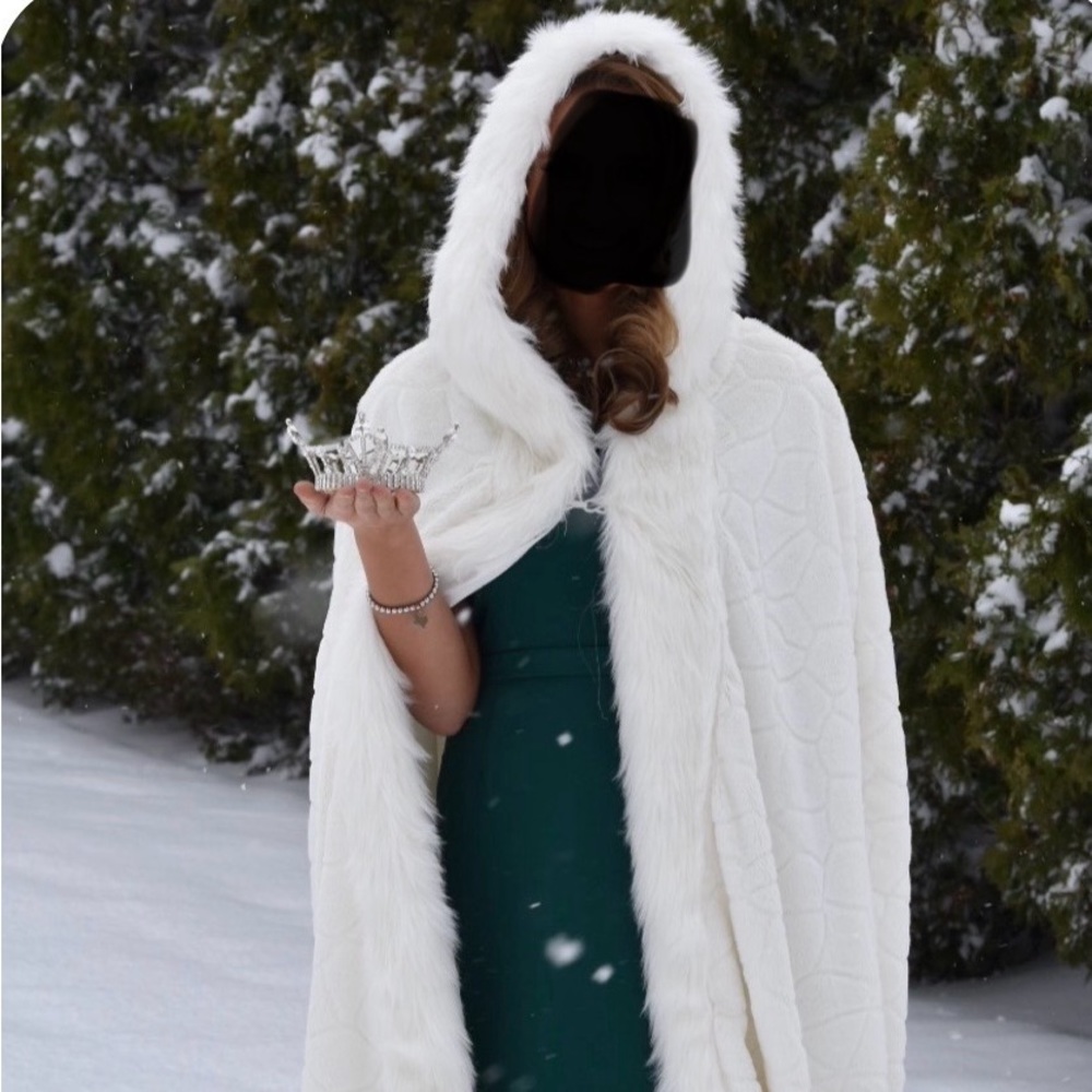 White Faux Fur Hooded Cape Full Length. OS.